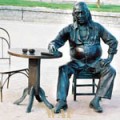 AGUARDO SEUS TEXTOS PARA FAZER O PRÓXIMO LETRAS TAQUARENSE: http://letrastaquarenses.blogspot.com.br; curta o busto de Vinicius de Morais   