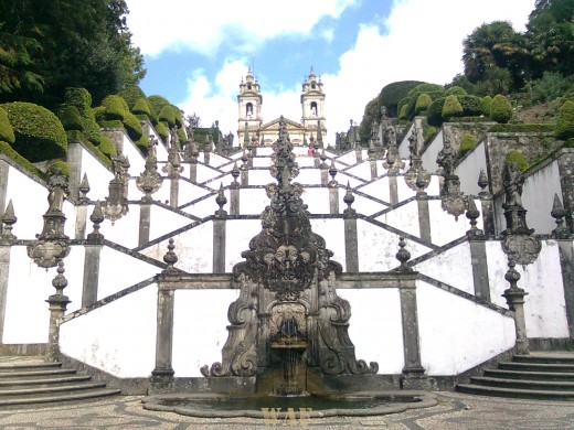 A enorme e bela escadaria do Bom Jesus de Braga
