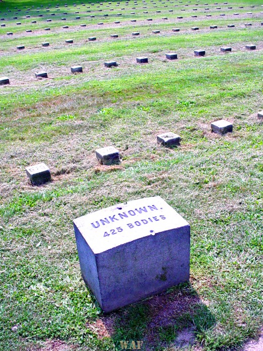 the Gettysburg gravesite for unknown soldiers