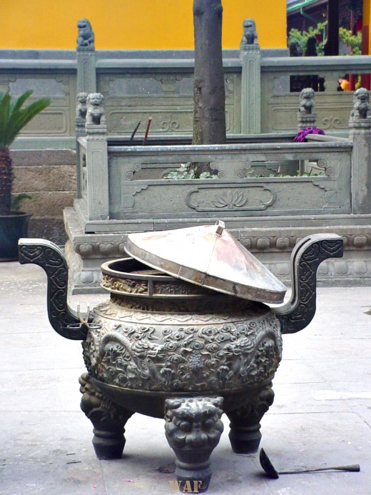 a Low Urn at the Jade Buddha (Shanghai, China)